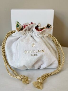 GUERLAIN París White Drawstring Pouch with Gold Logo and Braided Rope